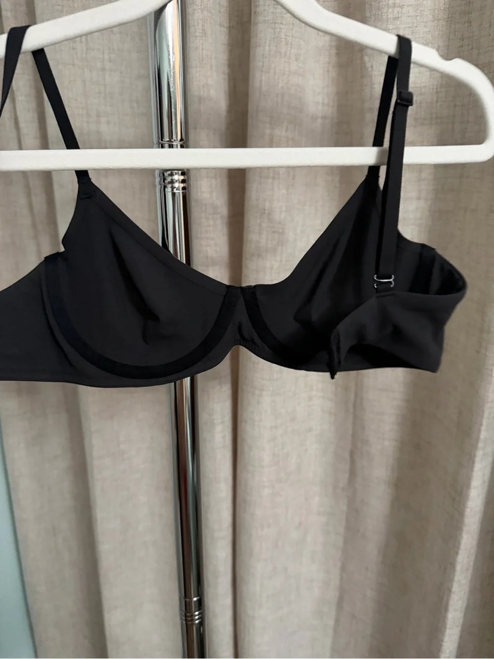 SKIMS Fits Everybody unlined Black Demi Bra - Picture 3 of 10